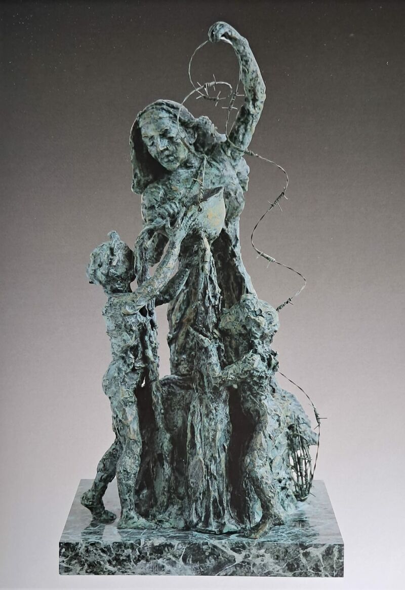 Post Guerra - Post War - a Sculpture & Installation by Miço Mone